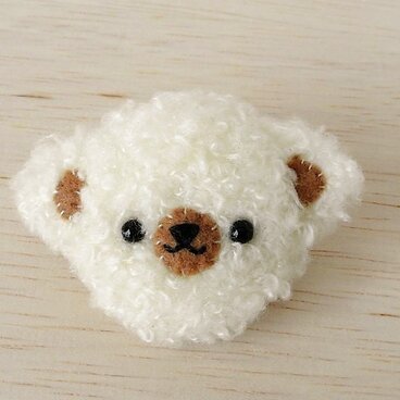 くまくまブローチ