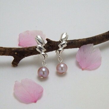 桜舞い散るピアス【淡水ﾊﾟｰﾙ（ﾋﾟﾝｸ）】
