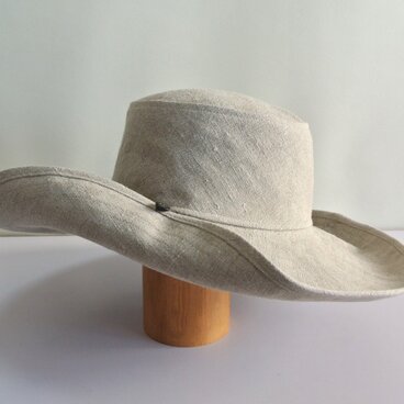 M-15　釦でブリムを上げる帽子　麻ナチュラル