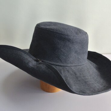 M-15　釦でブリムを上げる帽子　麻ネイビー