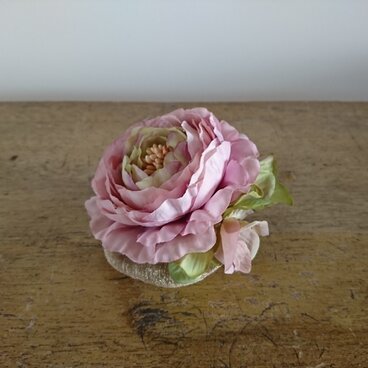ラナンキュラスのふんわりコサージュ