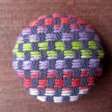 刺し子の大きなくるみボタン