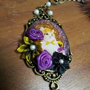 ≪送料無料≫花畑の中の子猫バッグチャーム