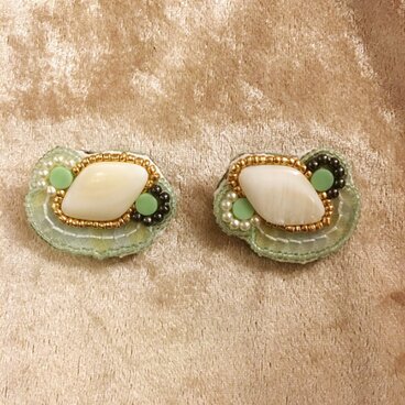 ささやかなブローチ