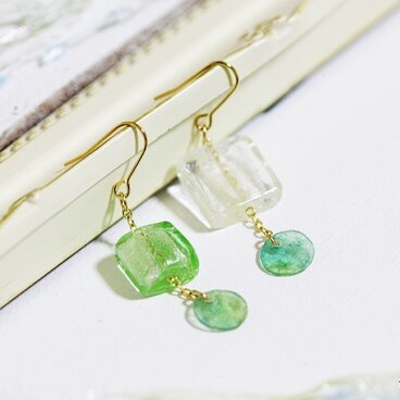 【生革】トンボ玉の透き通るロングピアス【ミントグリーン】