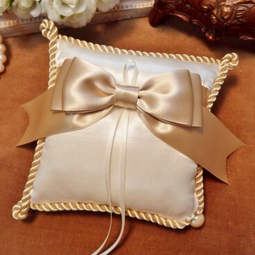 シンプルリボン♡ツイストコードのリングピロー（ベージュ）