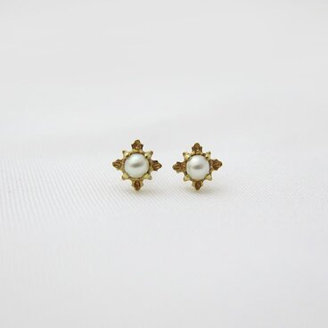 nino　パールピアス