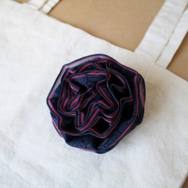 畳のへり のコサージュ　紺