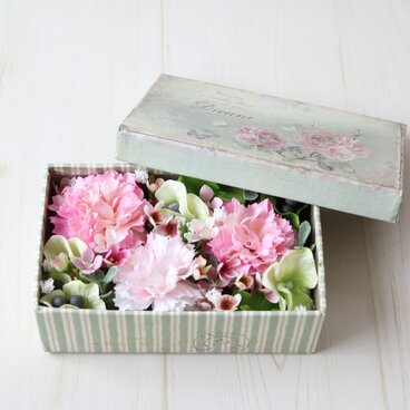 母の日に♪カーネーションのスクエアBOXアレンジ<ローズ>