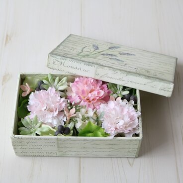 母の日に♪カーネーションのスクエアBOXアレンジ<ムスカリ>