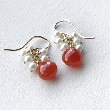 ※_mo2i様ご予約品※カーネリアンと淡水パールのピアス