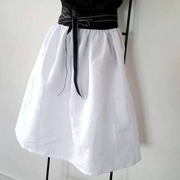 ★清潔＆シンプルなリネンのギャザー少なめスカート★ホワイト★通勤エレガンスにも！