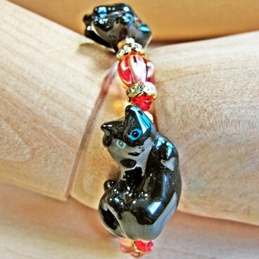 『お招き様』黒猫カスタム・黒朱珠 ネコブレスレット