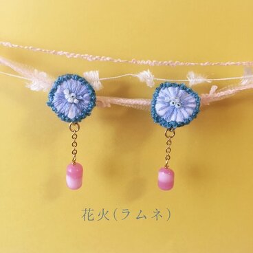 浴衣にぴったり刺繍のゆらゆらイヤリング