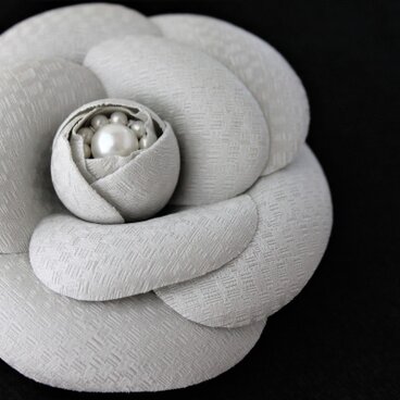 カメリアコサージュ＜シルバーホワイトシルク＞CY050-C8SP