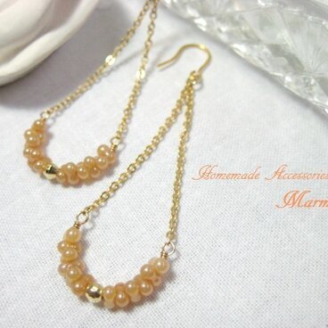 ファルファーレビーズのピアス(アプリコット）