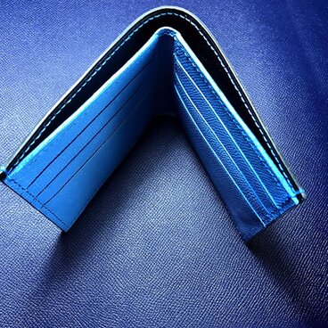 レザー二つ折り財布