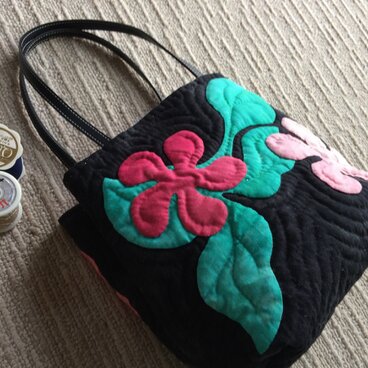 ハワイアンキルトの巾着トート