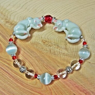 『お招き様』白猫・水と朱珠 ネコブレスレット