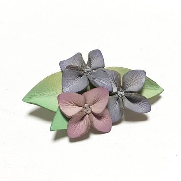 革の紫陽花ブローチ