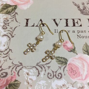 十字クロスのピアス