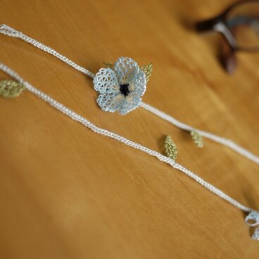 イーネオヤの眼鏡ストラップ　（水色）