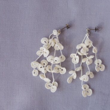 しろつめ草のピアス　並盛り