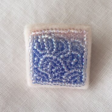 潮騒　波の泡　ビーズ刺繍ブローチ　スクエア