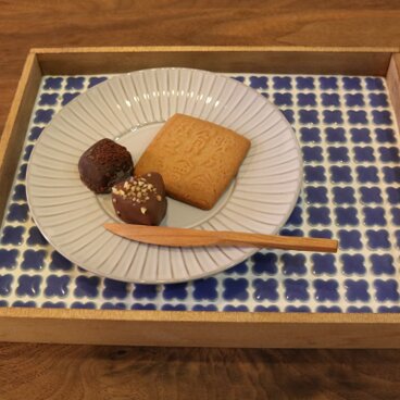 カフェトレイ、花タイル（ブルー）