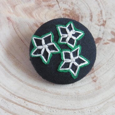 オクラの刺繍ブローチ