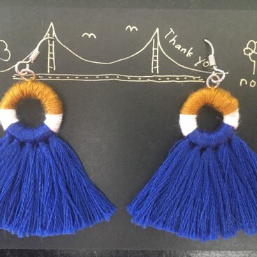 タッセルピアス/イヤリング（青）