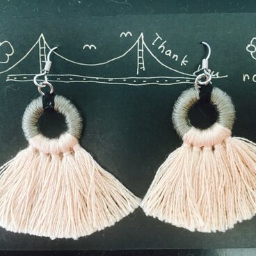 タッセルピアス/イヤリング（ピンク）