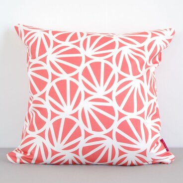 コーラルピンクのまり柄クッションカバー