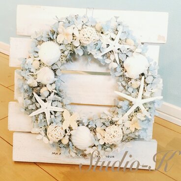 貝殻のリース 木製リーススタンド付き