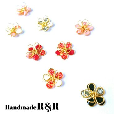 ちょこっと鹿の子模様のフラワーピアス