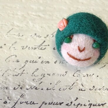 ピンバッジ　おんなのこ〈ミドリ〉