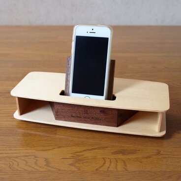 ギターの響き　スマホスピーカースタンド「弦」　