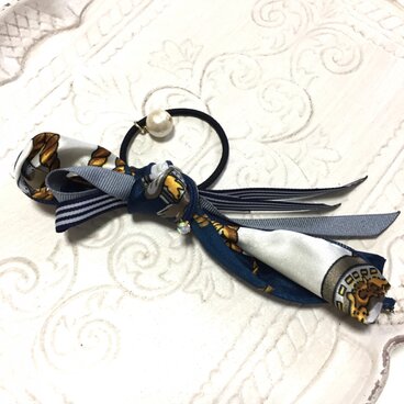 スカーフリボンのヘアゴム（ストーン&コットンパール付）