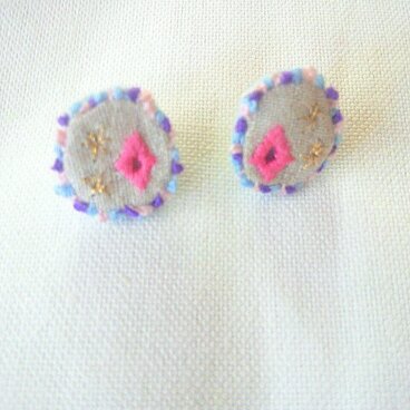 刺繍　ピアス　まる