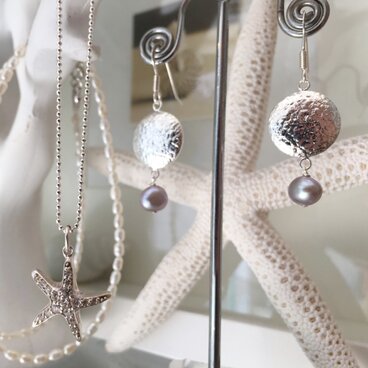 ブラックパールの小顔効果ピアス