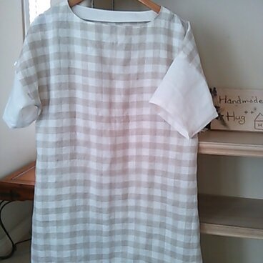 ボートネックのシンプルワンピース