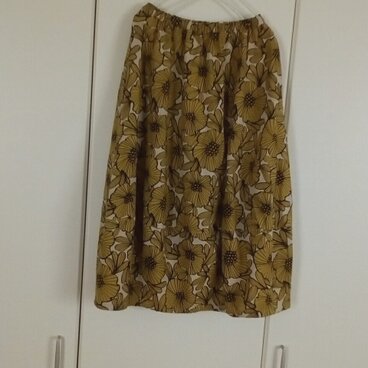 花柄バルーンスカート。