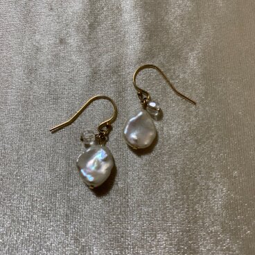 花びらパールピアス（ショート）