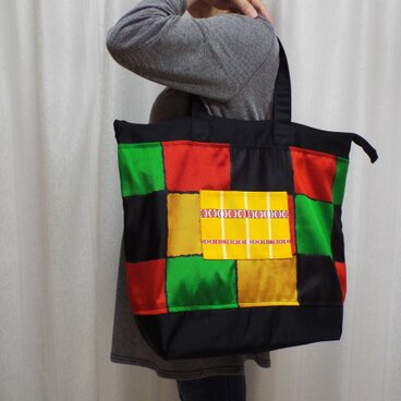 大容量のポップなトート