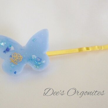 バタフライ　オルゴナイトヘアピン　ライトブルー　（薔薇）【価格調整品】