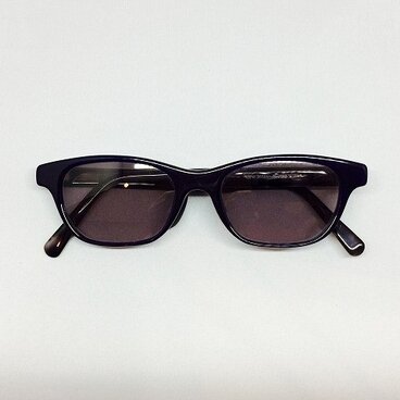 クリアネイビー＆黒べっ甲カラーの渋いサングラス（メガネフレーム）