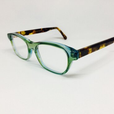 クリアグリーン＆べっ甲カラーのカジュアルポップメガネ（メガネフレーム）
