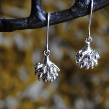 ミニしろつめ草の花ピアス