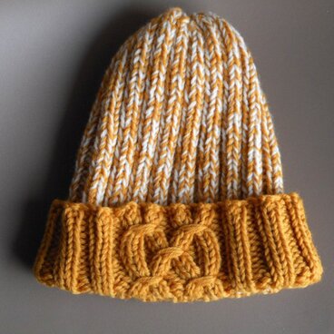 ゴム編みの帽子/マスタード