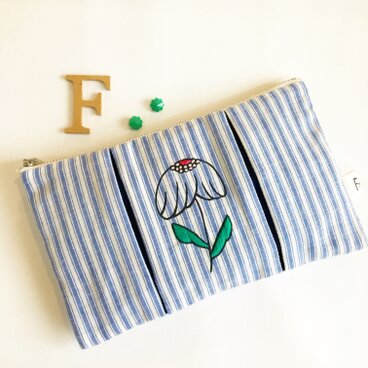 ストライプフェザーフラワープリーツポーチ